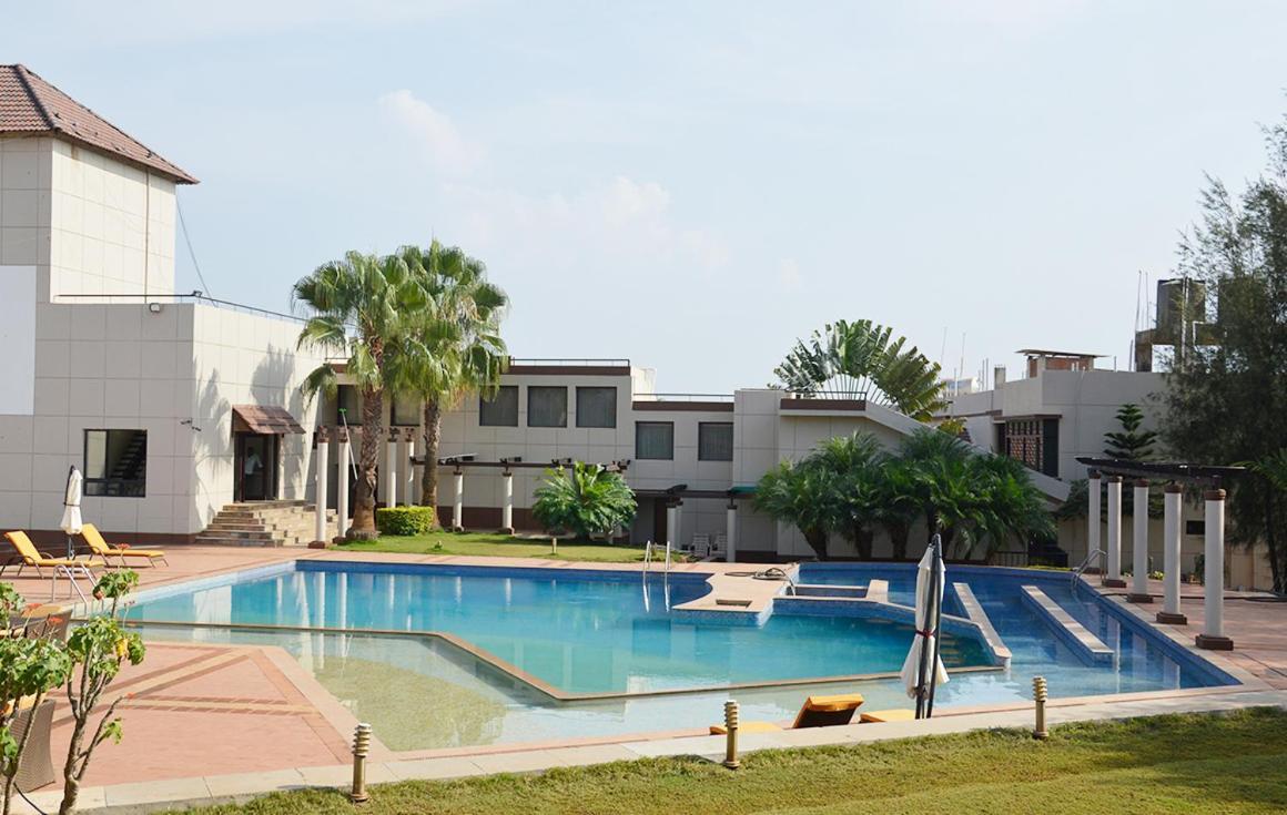 Cotton County Club And Resort Hubli Exterior photo