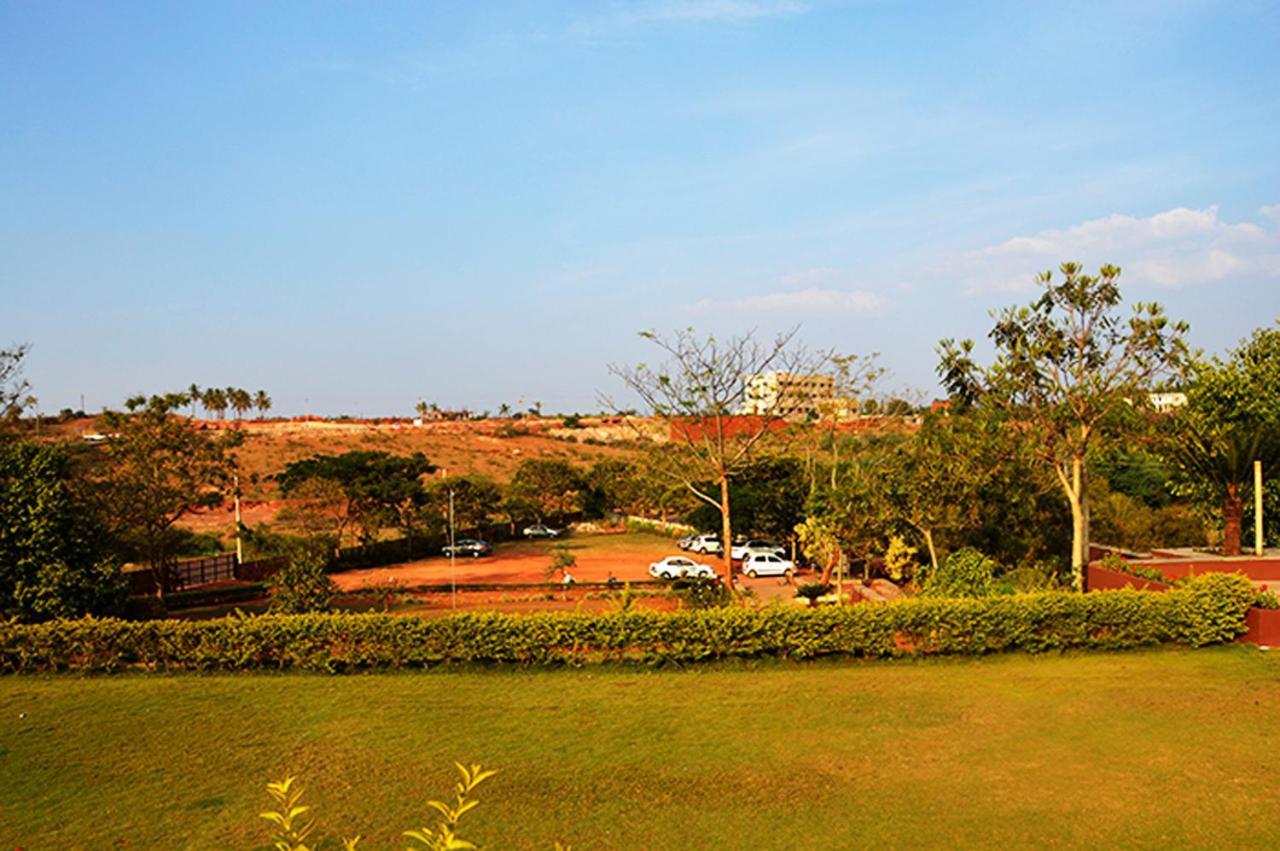 Cotton County Club And Resort Hubli Exterior photo