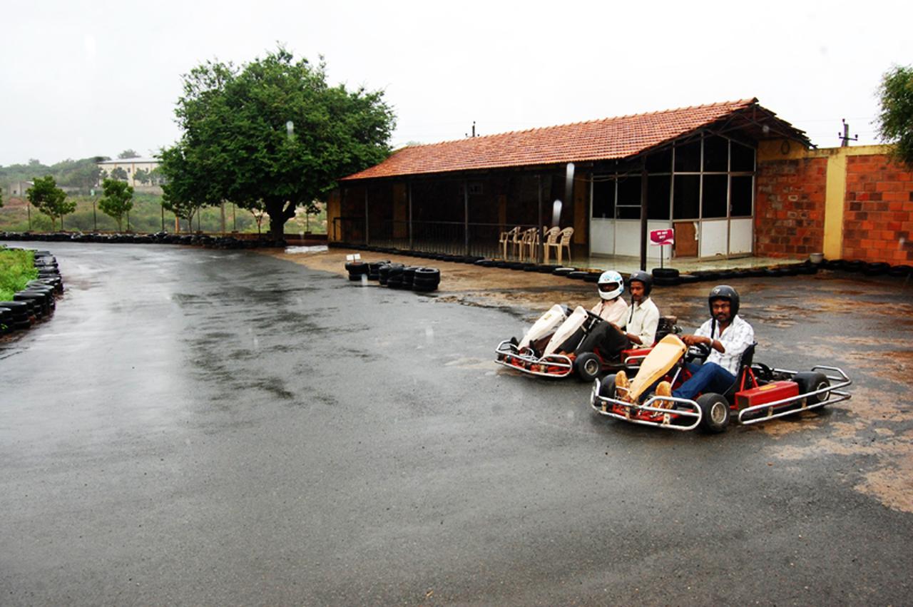 Cotton County Club And Resort Hubli Exterior photo