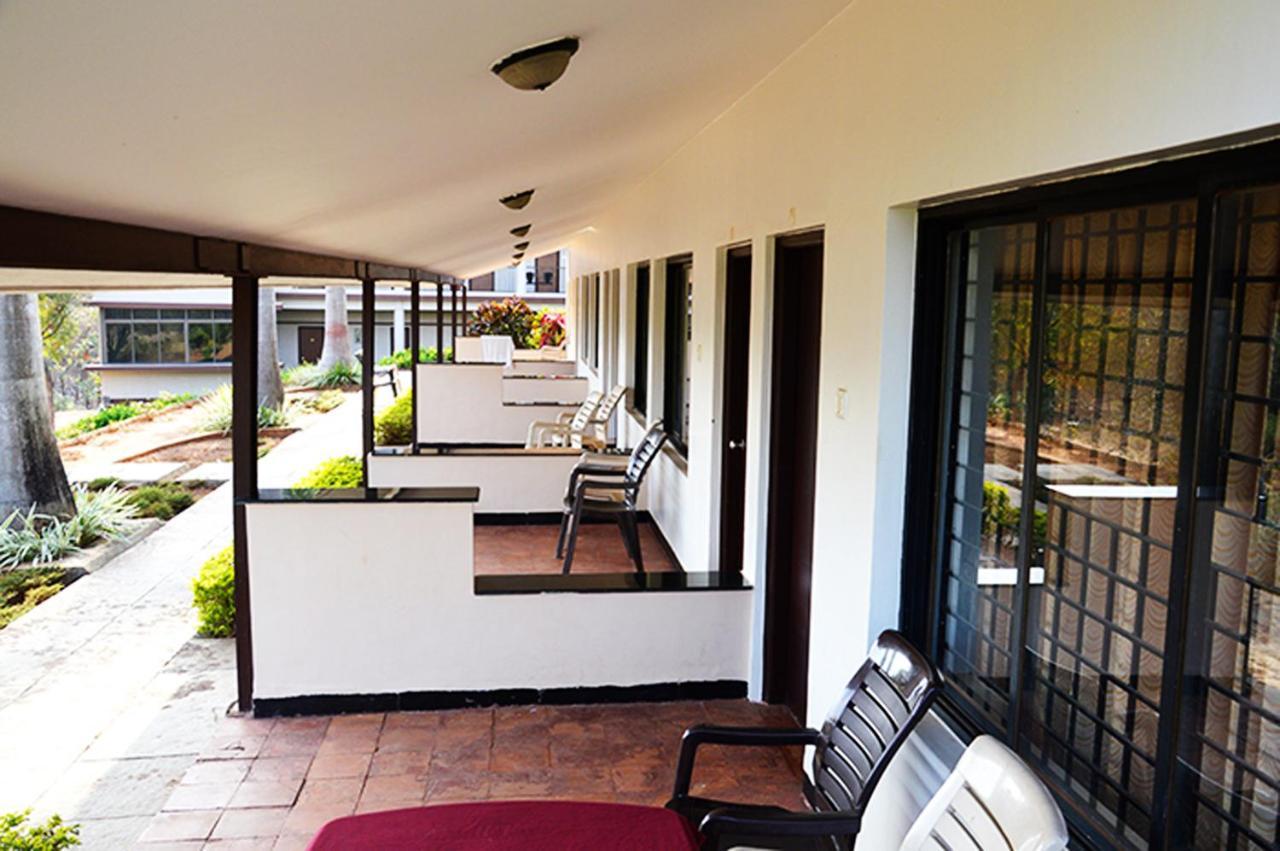 Cotton County Club And Resort Hubli Exterior photo