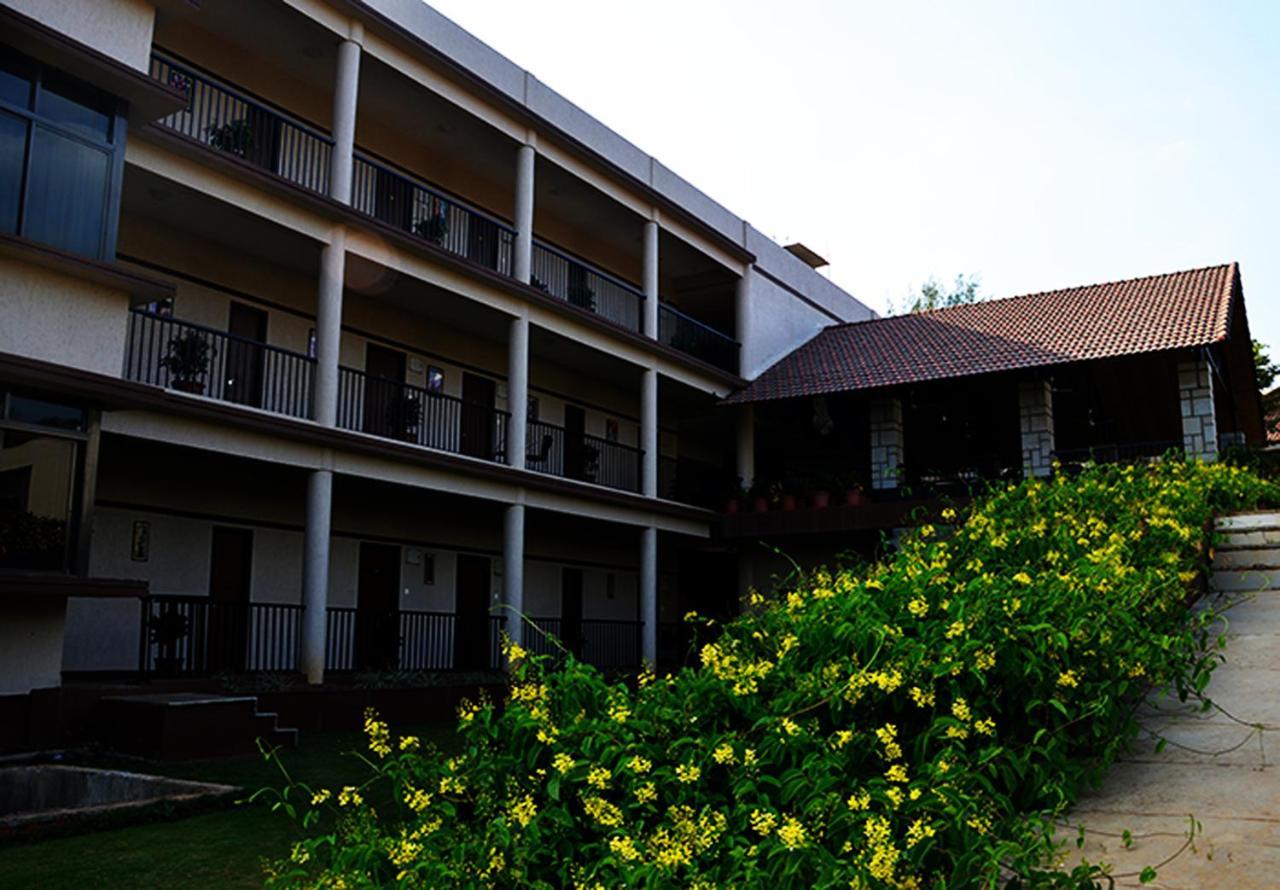 Cotton County Club And Resort Hubli Exterior photo